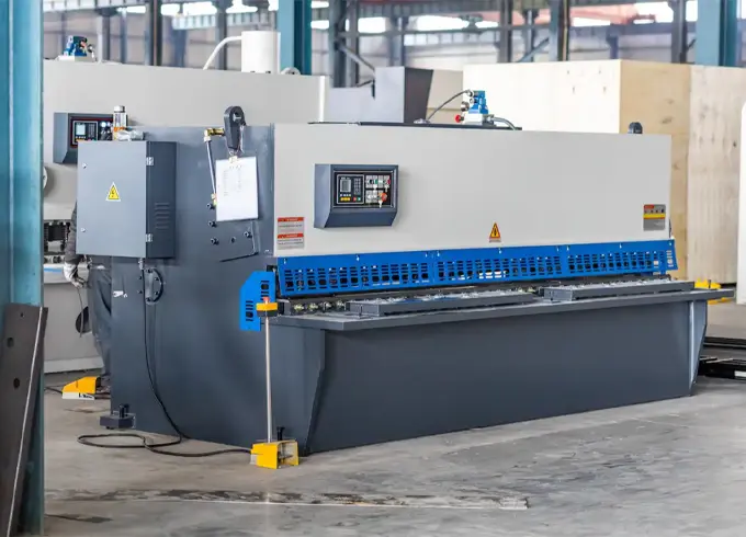 Machine de cisaillement de faisceau d'oscillation QC12K